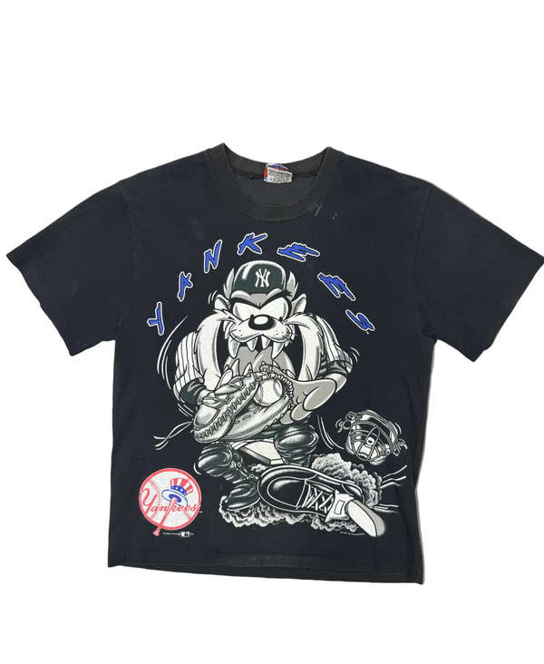 Vintage 1990s Looney Tunes and MLB Collab Tshirt