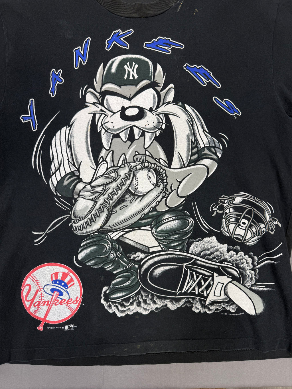 Vintage 1990s Looney Tunes and MLB Collab Tshirt