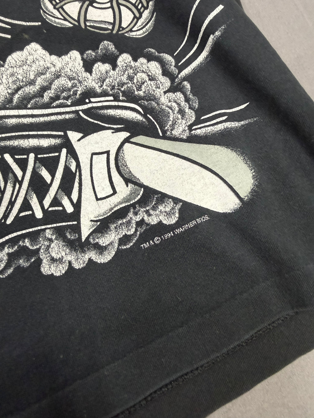 Vintage 1990s Looney Tunes and MLB Collab Tshirt