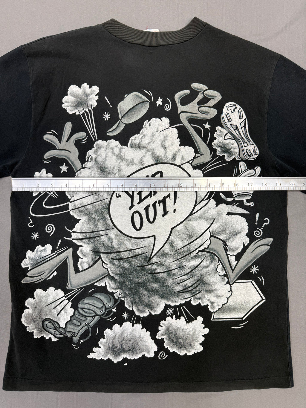 Vintage 1990s Looney Tunes and MLB Collab Tshirt