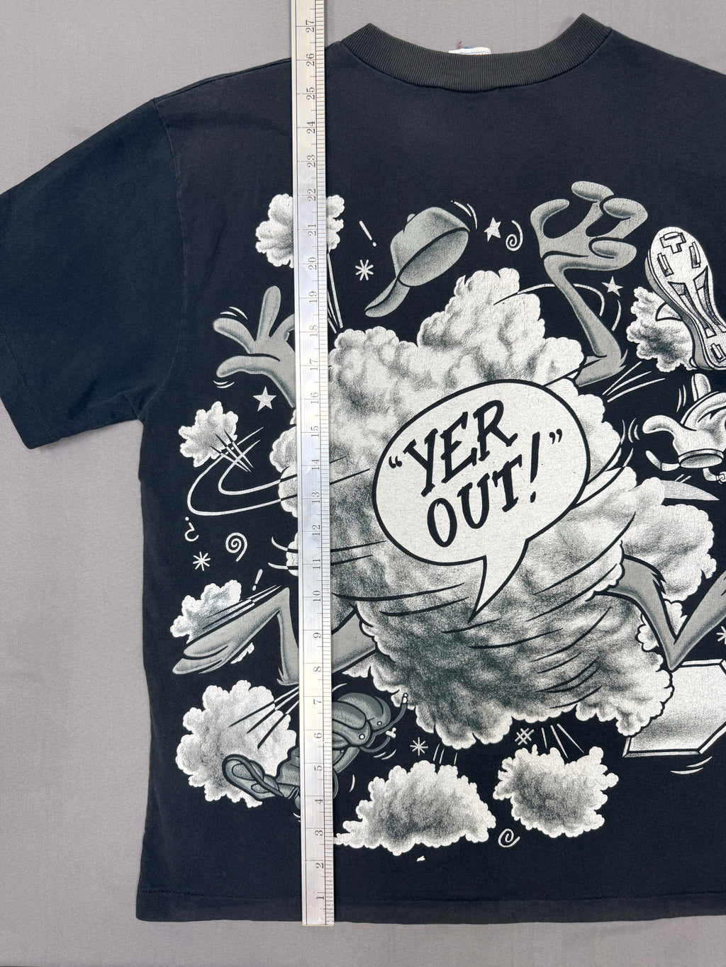 Vintage 1990s Looney Tunes and MLB Collab Tshirt